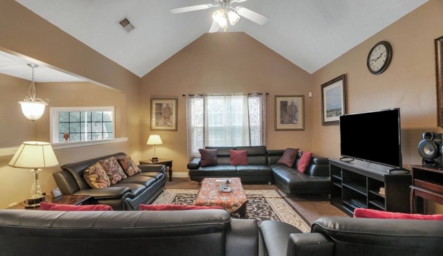 6BR Home Spacious Yard + Grill Peaceful Suburb