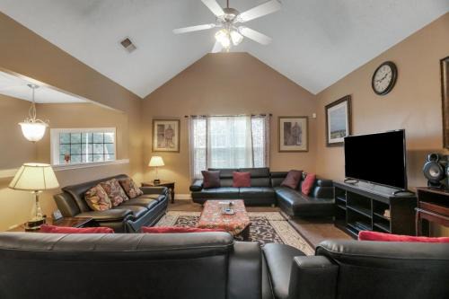 6BR Home Spacious Yard + Grill Peaceful Suburb