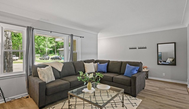 6BR Home w public Lake Access 1.8miles 2 DT Wayzata, enjoy the lake year round!