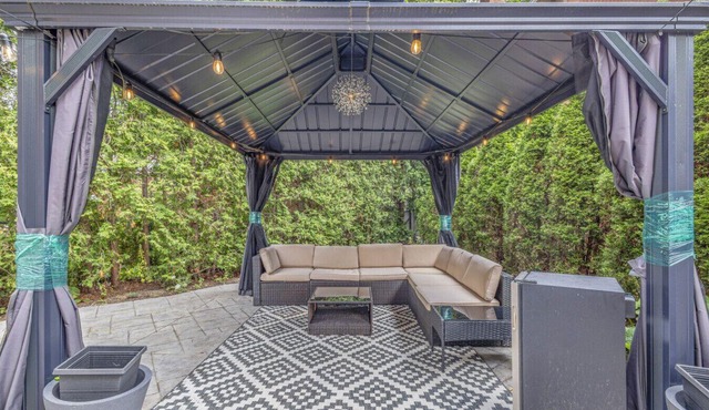 6BR house|Mississauga| Near Shops, Transit, Hwy and GO!