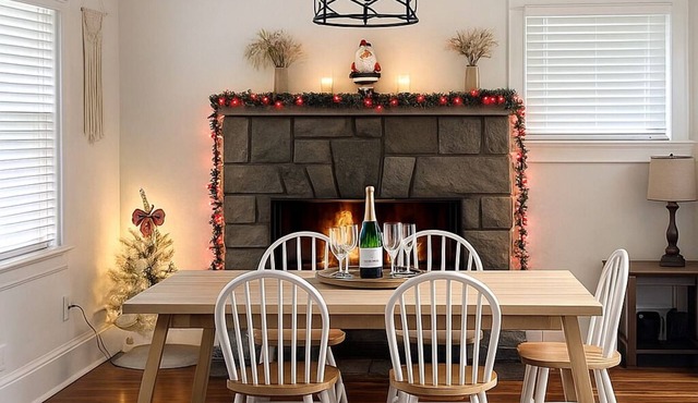 6BR KC Family Holiday Home with Hot Tub, Theater, Games and Fun