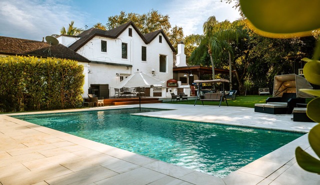 6BR King Bed, Pool with Huge Yard
