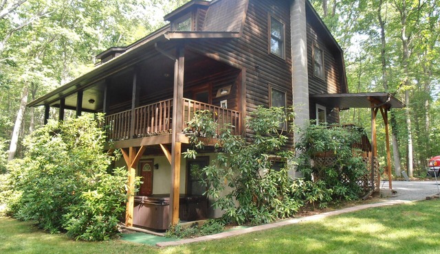 6BR Lake Acc. Home, Dock, HotTub, Pets Ok, 30% off Weekly, 3 mi. from Nat. Park