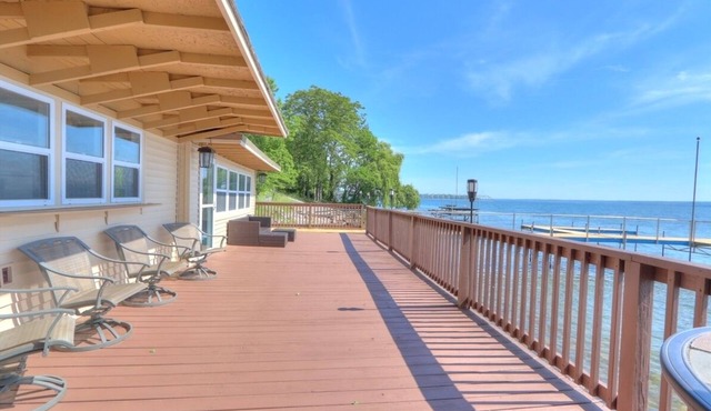 6BR Lake House | FLX Wine Trail | Dock | Hot Tub
