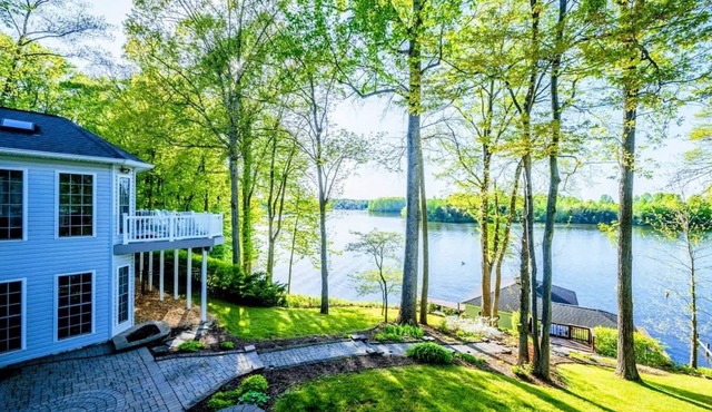 6BR Lakefront Lake Anna, Views, Boat Dock, Hot Tub