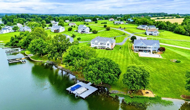 6BR Lakefront @ Lake Anna, Deck, Boat House, Beach