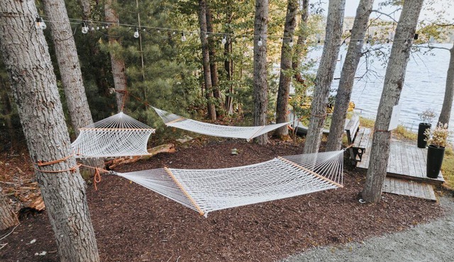 6BR Lakefront Muskoka Sunset Retreat w/Hot Tub, Dock & Firepit