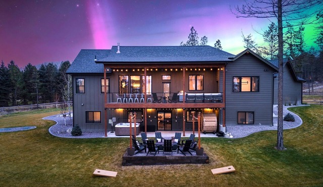 6BR Lakeside Luxury | Close to Skiing | Sauna&Spa