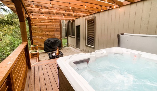 6BR Lodge w/Hot Tub & Fire Pit | Sleeps 16
