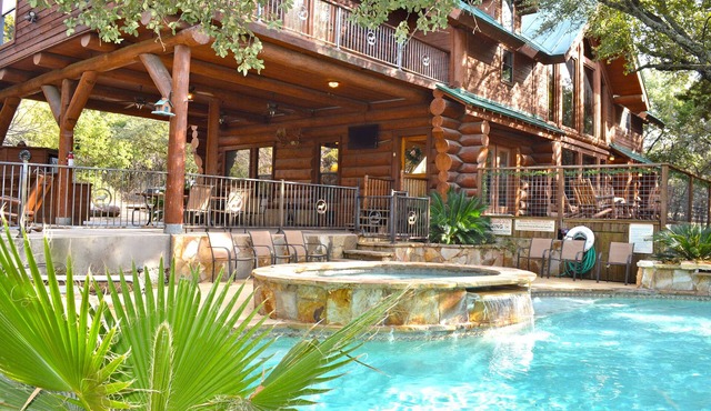6BR Lodge w/Pool & Hot Tub Sleeps 24- Pets