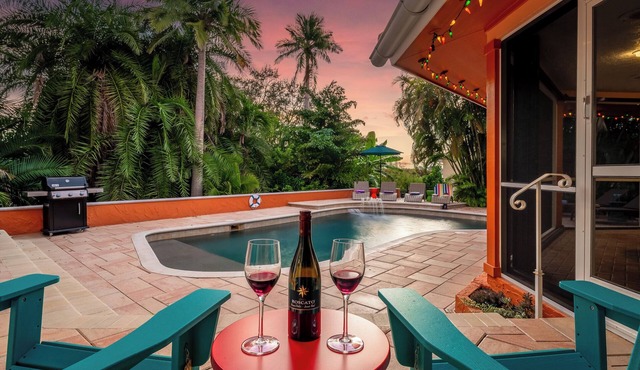 6BR Lux house w/bayviews near beach| Pool| Spa|