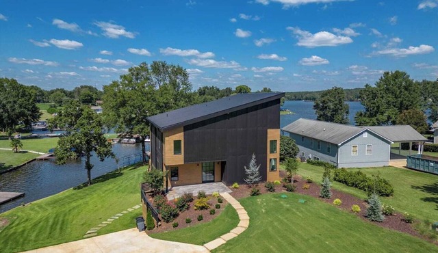 6BR Lux Waterfront Home | Private Dock & Bonfire