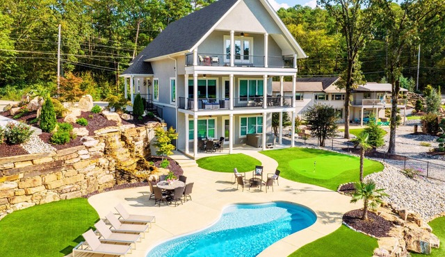 6BR Luxe Lakefront Home, Private Pool, Hot Tub, Boat Dock, Putting Green, Views