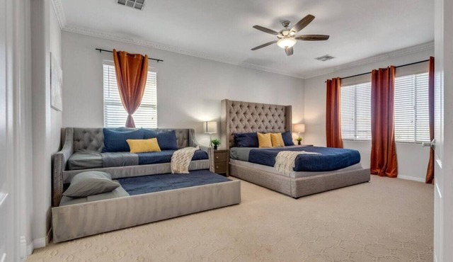 6BR Luxe Vegas Villa Heated Pool, Spa & Games