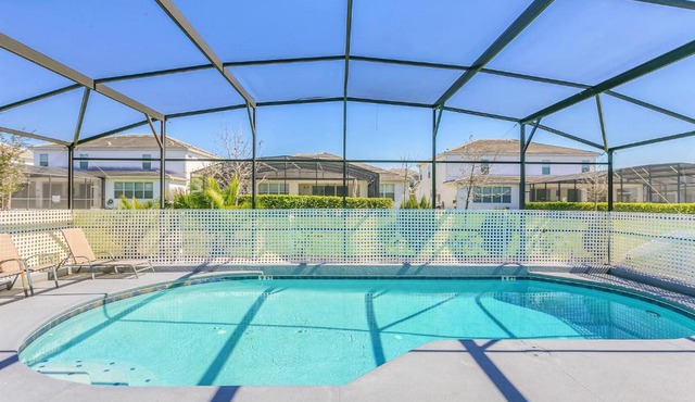 6BR Luxury Home w Private Pool & BBQ