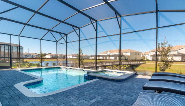 6BR Luxury Villa: Pool, Spa, Game Room & Disney Magic 2957 FS