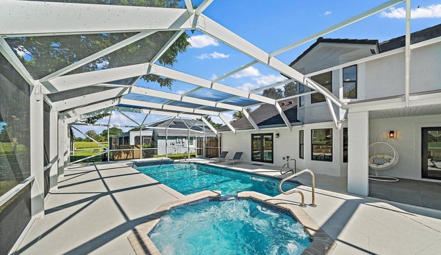 6BR Luxury Villa with Pool & Spa