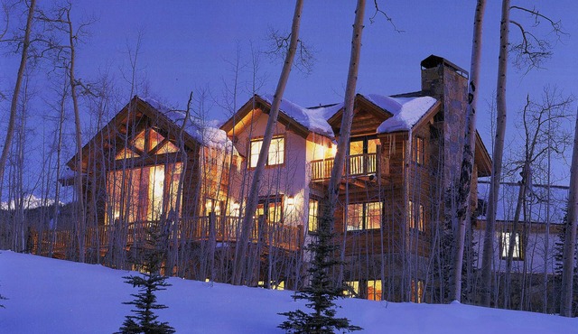 6BR M.Village,Ski-out, easy in, Walk to Gondola, Market, Hot-tub, Pool table,Bar