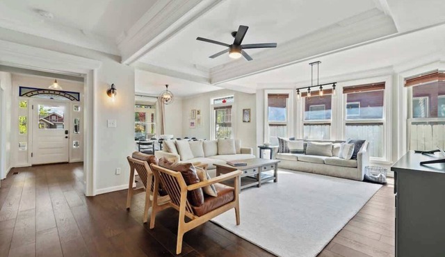 6BR Midtown Escape | Perfect for Groups, Sleeps 12