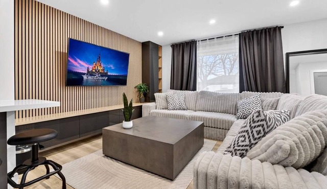 6BR Modern Oasis | Near Niagara Falls & Wineries