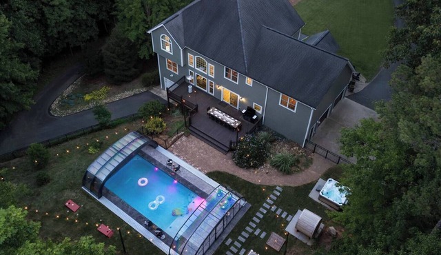 6BR Mountain Retreat Near Asheville - Private Pool, Hot Tub, Theater - 18 Guests
