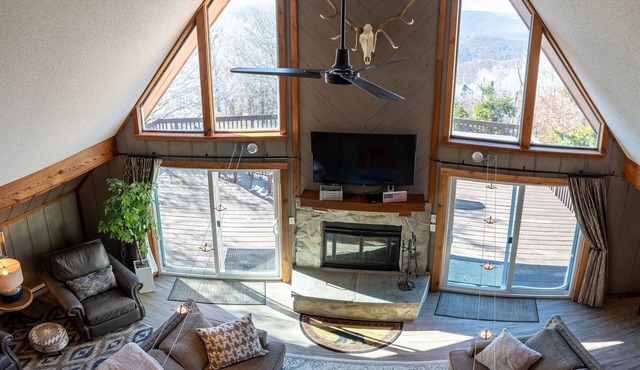 6BR Mtn House, Spectacular Valley and Sunset Views, Rec Room, Hot Tub, Fire Pit