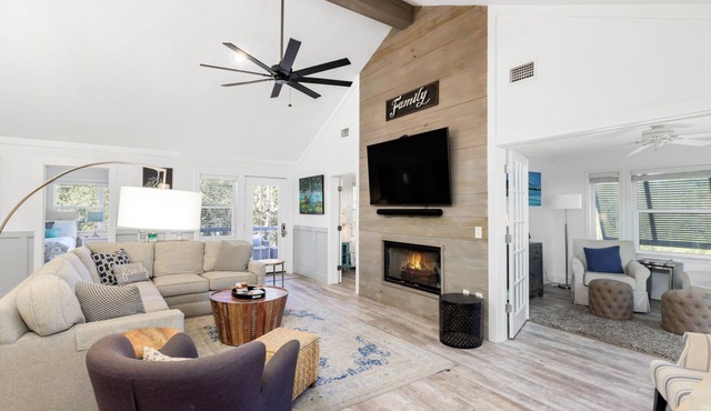 6BR, Private Pool, Close to the Beach, Bikes, Kayak, SUP!