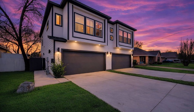 6BR Retreat w/Hot Tub + Infared Sauna Only 5 Mins to Downtown & Dos Equis!