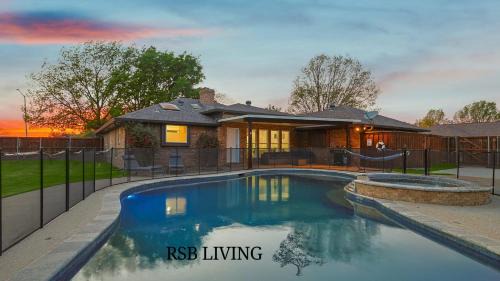 6BR Retreat w Pool Spa + Guest House