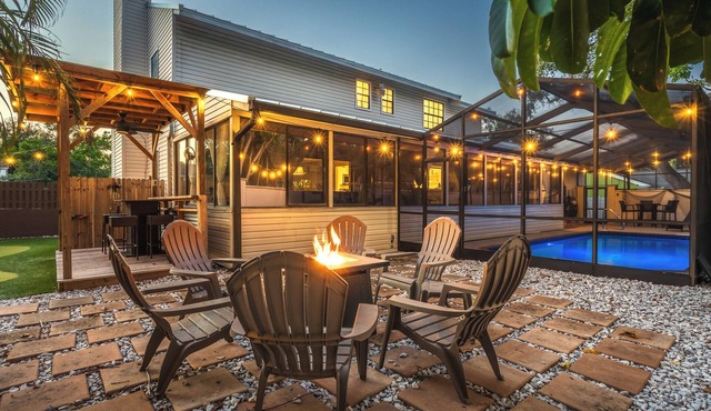 6BR! Sleeps 15+ Htd Pool, putting green, Theater, game rm, 5 mi to beaches, AMI