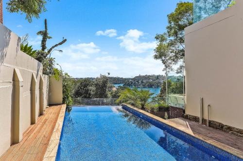 6BR Stunning Waterview & Private Pool