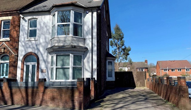 6BR Victorian Home with Smart TV & Wi-Fi