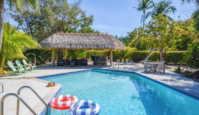 6BR Villa + Bungalow | Pool & Tiki | 30 Min to KW