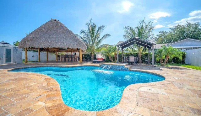 6BR Villa Tropical Haven Private Pool & BBQ