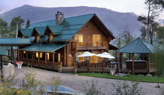 6K Sq ft Lodge sleeps 34 on 20 secluded acres in Beautiful Oakley