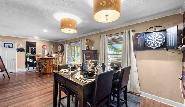 6mi from AT&T-HEATED POOL-HOT TUB-INDOOR BAR-TOP KITCHEN AMENITIES-SLEEPS 12+
