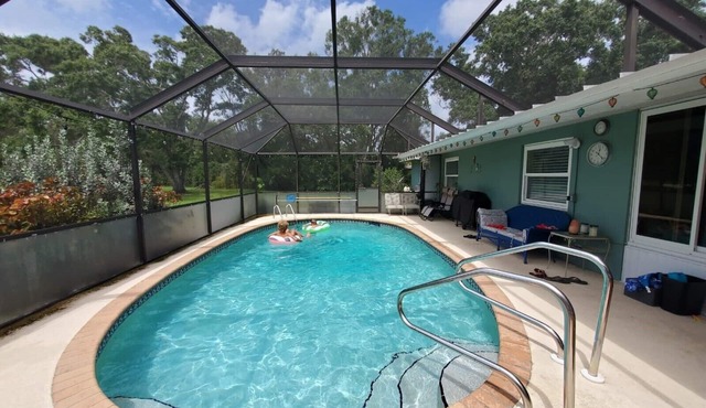 6min to Beach. Saltwater Pool, Fits 8ppl. Plz Inquire about Milton discount.