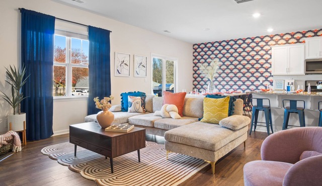 6min to UNCC: Spacious 5bd with Games Backyard