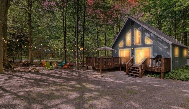 6min walk to pool, AC, Wi-Fi, Arcade, Firepit, BBQ, Deck.