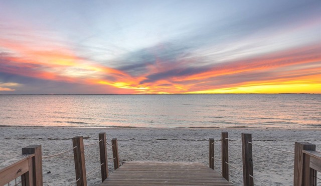 6MinWalktoBeach–HeatedPool,GolfCrt,Firpit,BBQ&bike