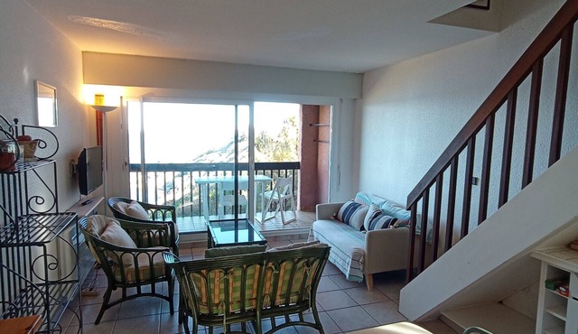 6OLI142 - Sea view apartment