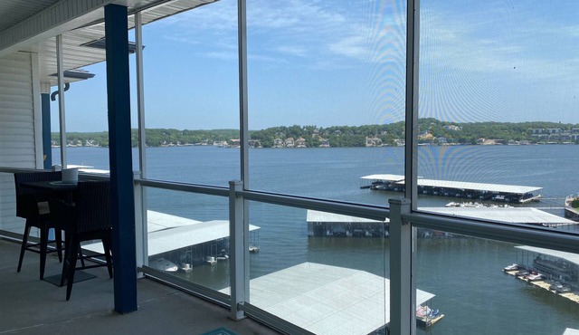 6th Floor Views! 2-Bedroom, 2-Bathroom. Beautiful Lakeside Pool!