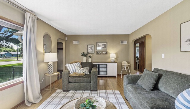 6th Street Retreat- Fenced 4BR/1BA MidTerm stay ok