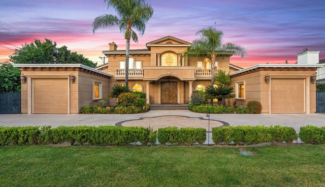 7,000 sqft Stylish Mediterranean Mansion 5 beds/6 bath w/Pool & Bball ~ FIFA