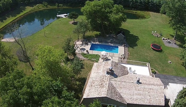 7 1/2 Acre Estate, Awesome Farm House with Heated Pool, Hot tub, Fishing Pond