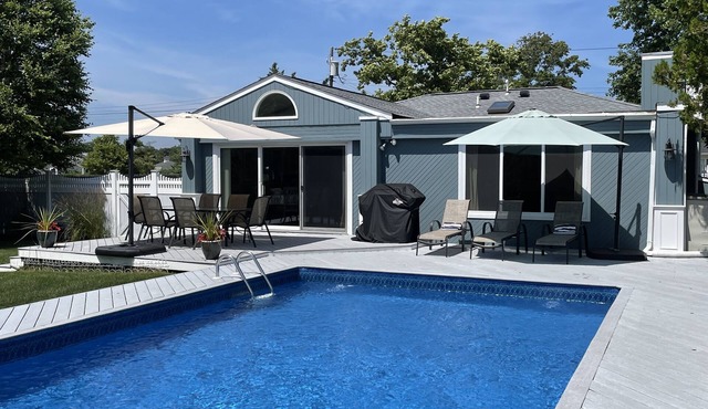 7-19 to 8-2/8-23 to 8-30 AVAILABLEnPrivate Pool Steps from Moriches Bay