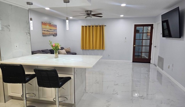 7.3miles to Airport + 20miles to Disney + 8.2miles to DT!