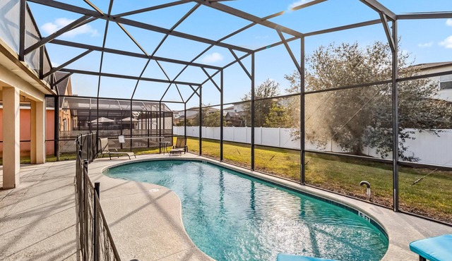 7/6.5 Beautiful Vacation home with private pool, and much more!