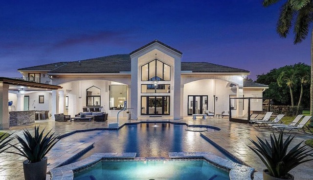 7/9 Boca Estate Pool/Lake/Gym