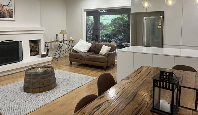 7 Acre Paradise. Windmill Lodge. Fernglen Forest Retreat.